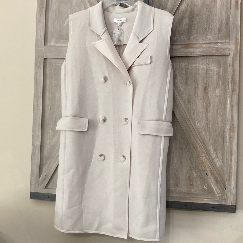 FREEWAY Women's Light Beige Double-Breasted Long Vest
SIZE M - Picture 10 of 10